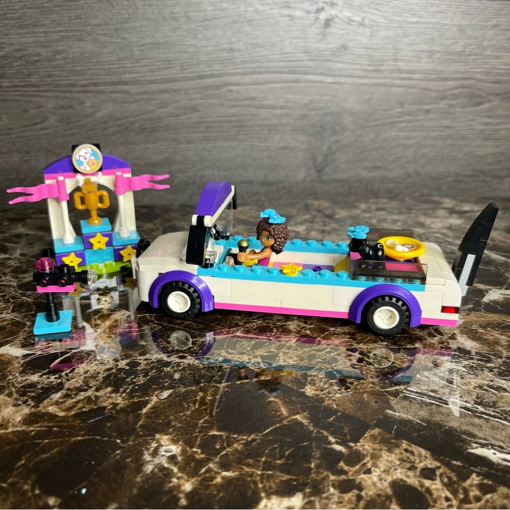 LEGO 41301 Friends Puppy Parade - Picture 3 of 7